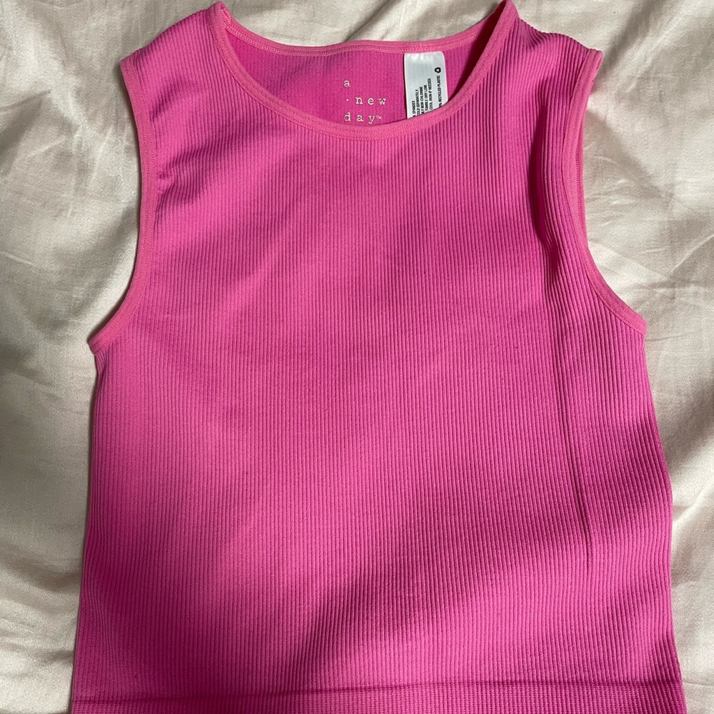 bright pink cropped & ribbed tank top